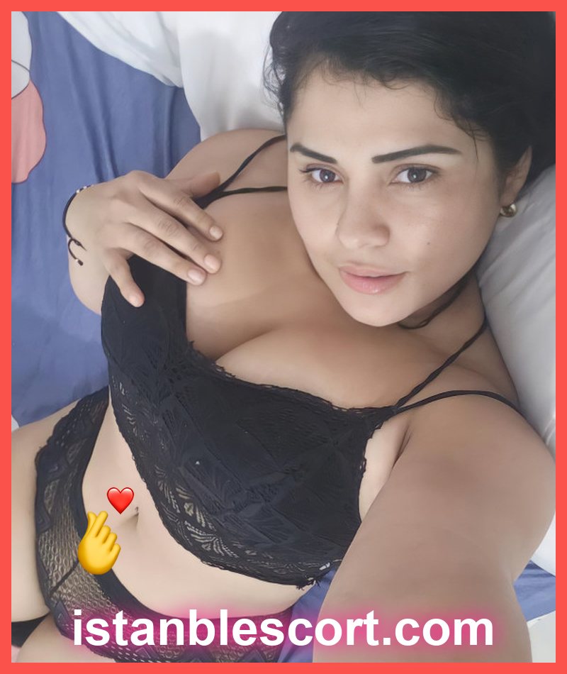 Tuğçe, 25 — Ferhatpaşa vitrin kartı